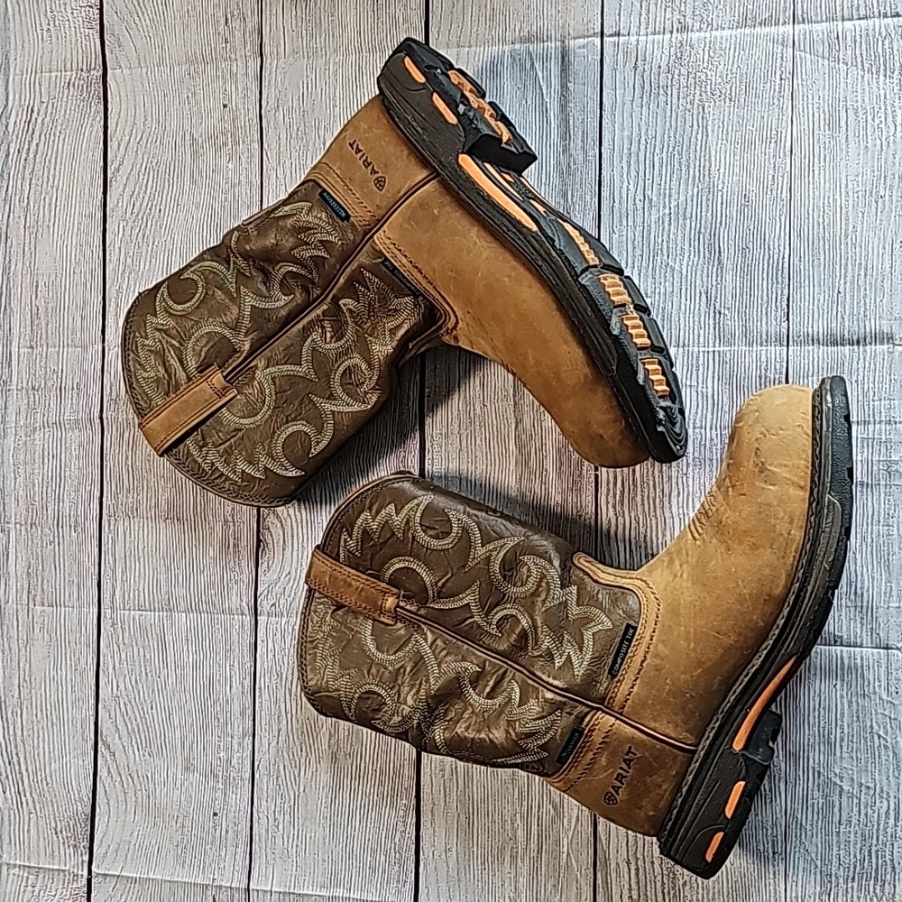 Ariat 8.5 composite toe, waterproof, oil/slip resistant
Women’s size 8.5B